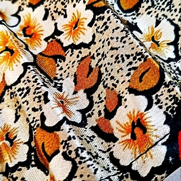 𝅺Accordion Pleated Medium Brown Orange Cream Floral Sleeveless Blouse - Picture 5 of 6